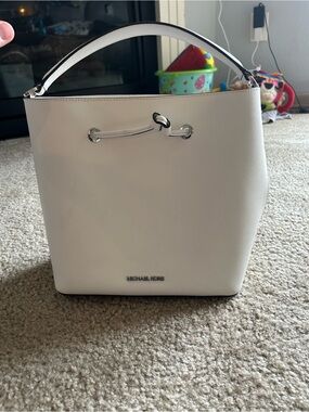 Michael Kors Cream Leather Bucket Shoulder Bag with Silver Hardware